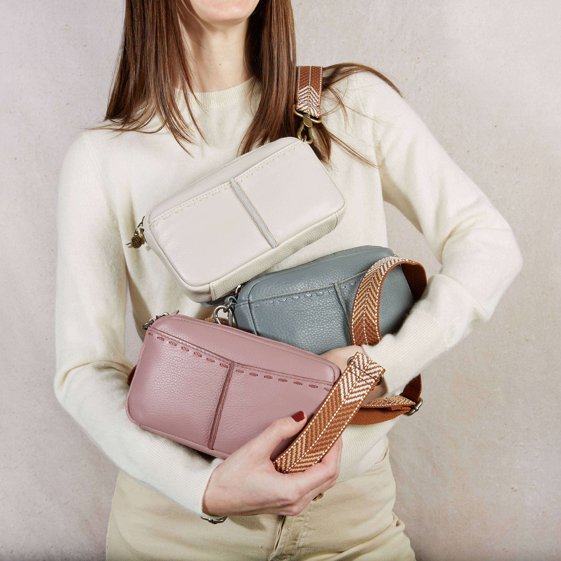 The Sak Cora Smartphone Crossbody Leather - |Stone|