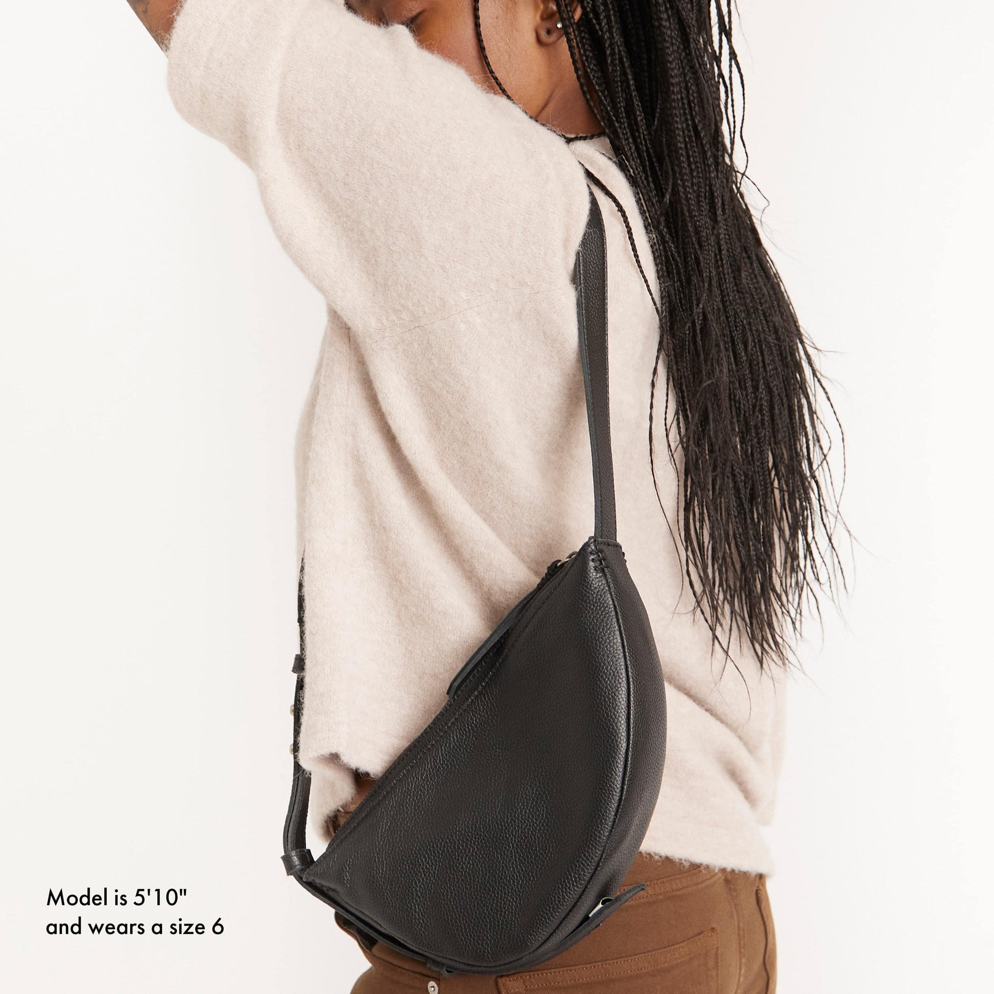 The Sak Tess Sling Bag Leather - Black