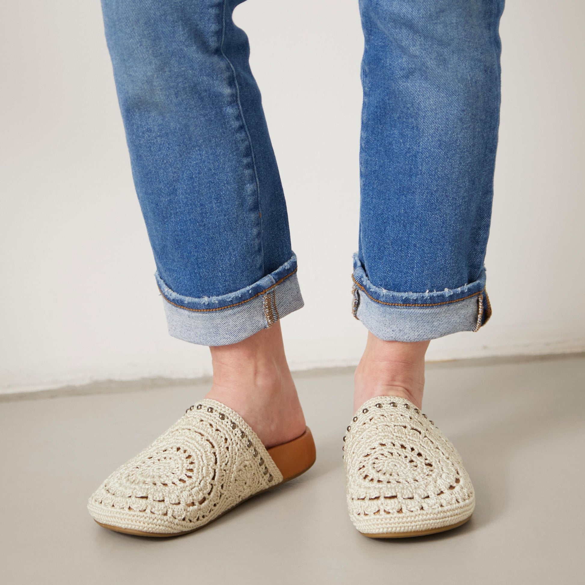 The Sak Bolinas Clog Crochet - |Natural Medallion|