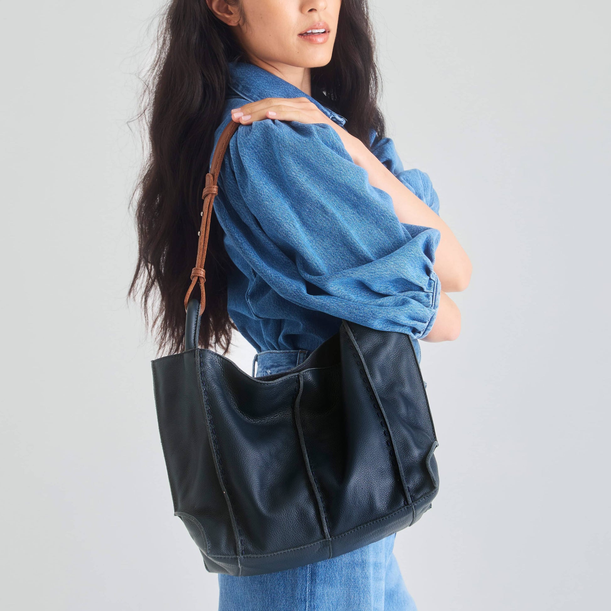 The Sak Los Feliz Med Tote - Leather - Indigo