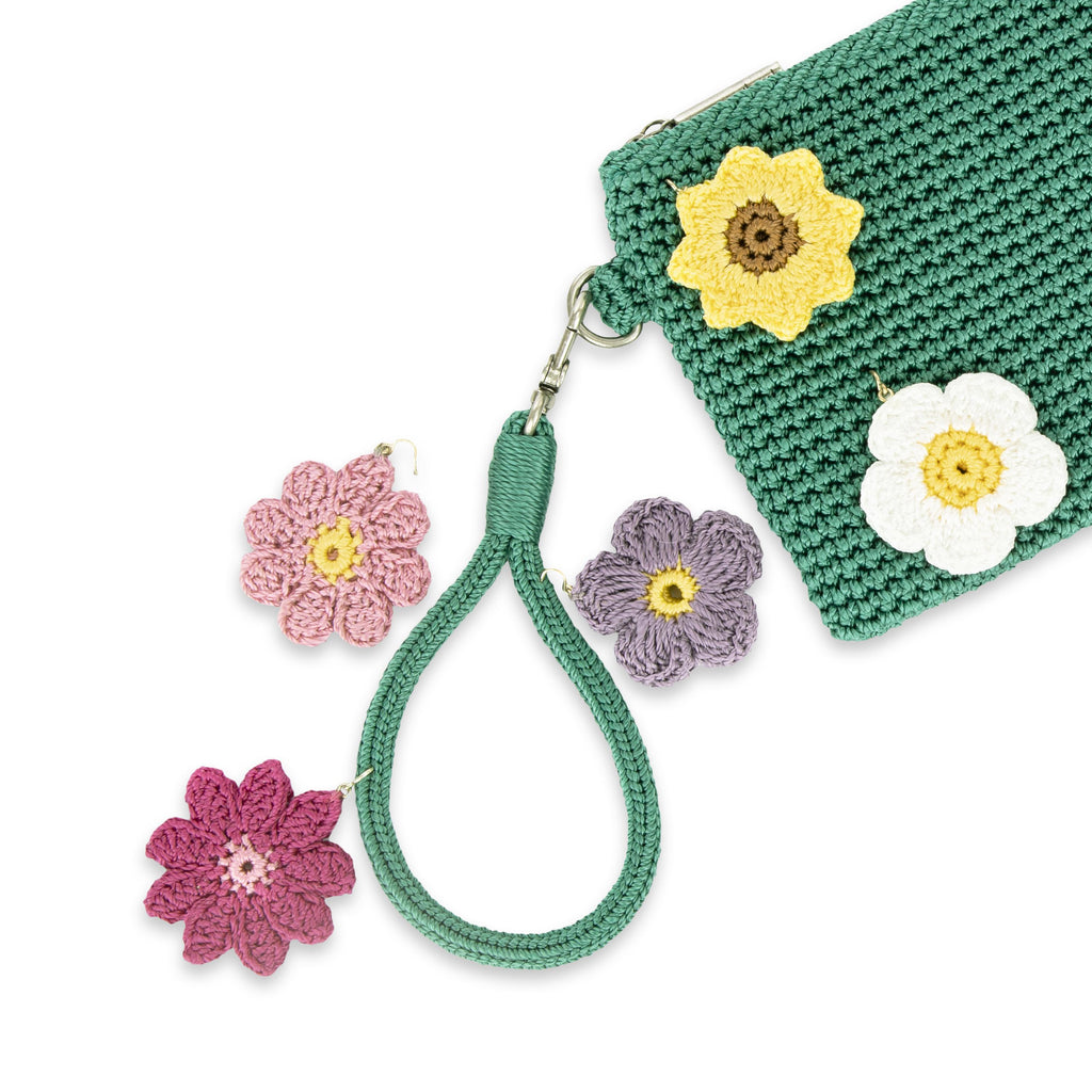 The Sak Vita Wristlet - Hand Crochet - Clover