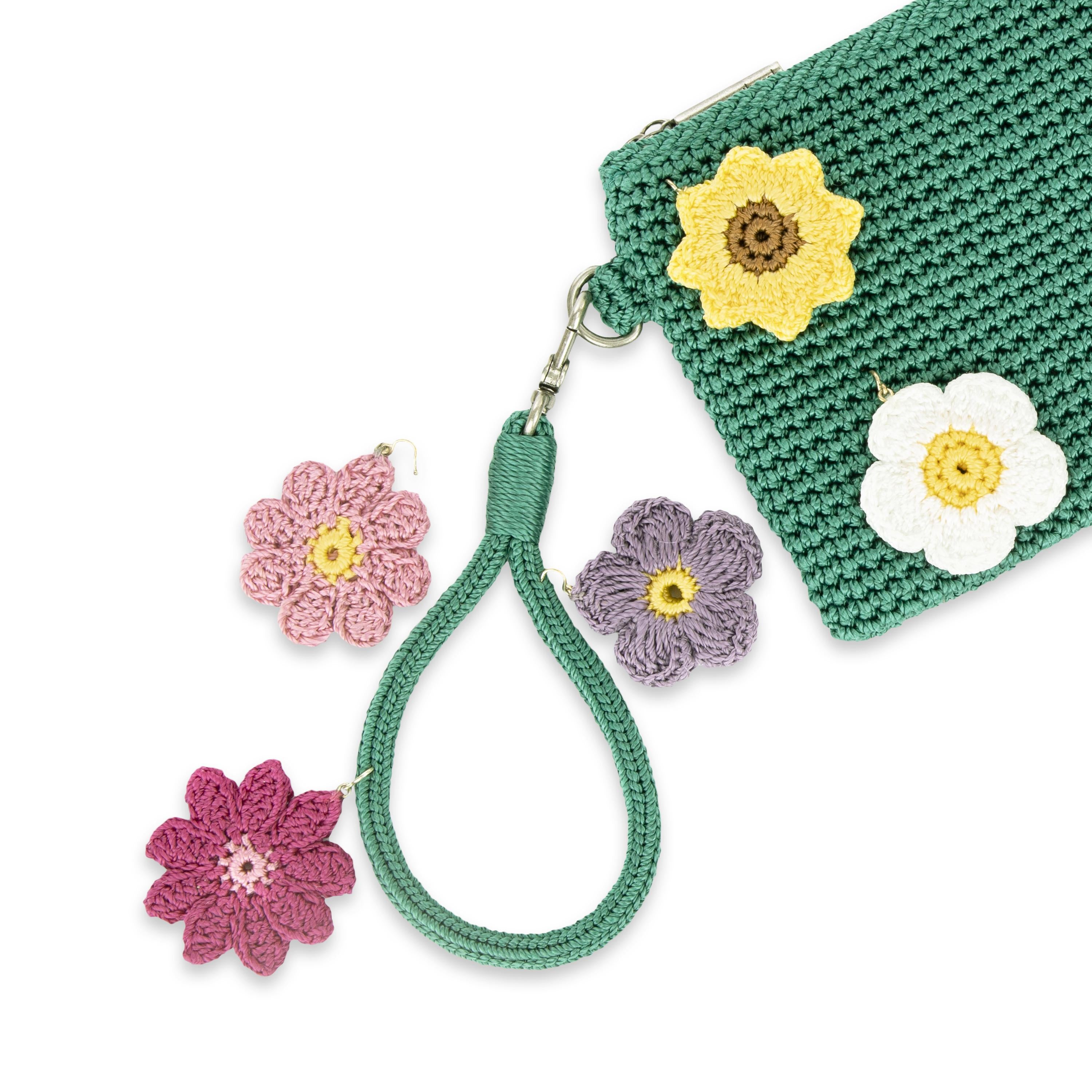 The Sak Vita Wristlet - Hand Crochet - Clover