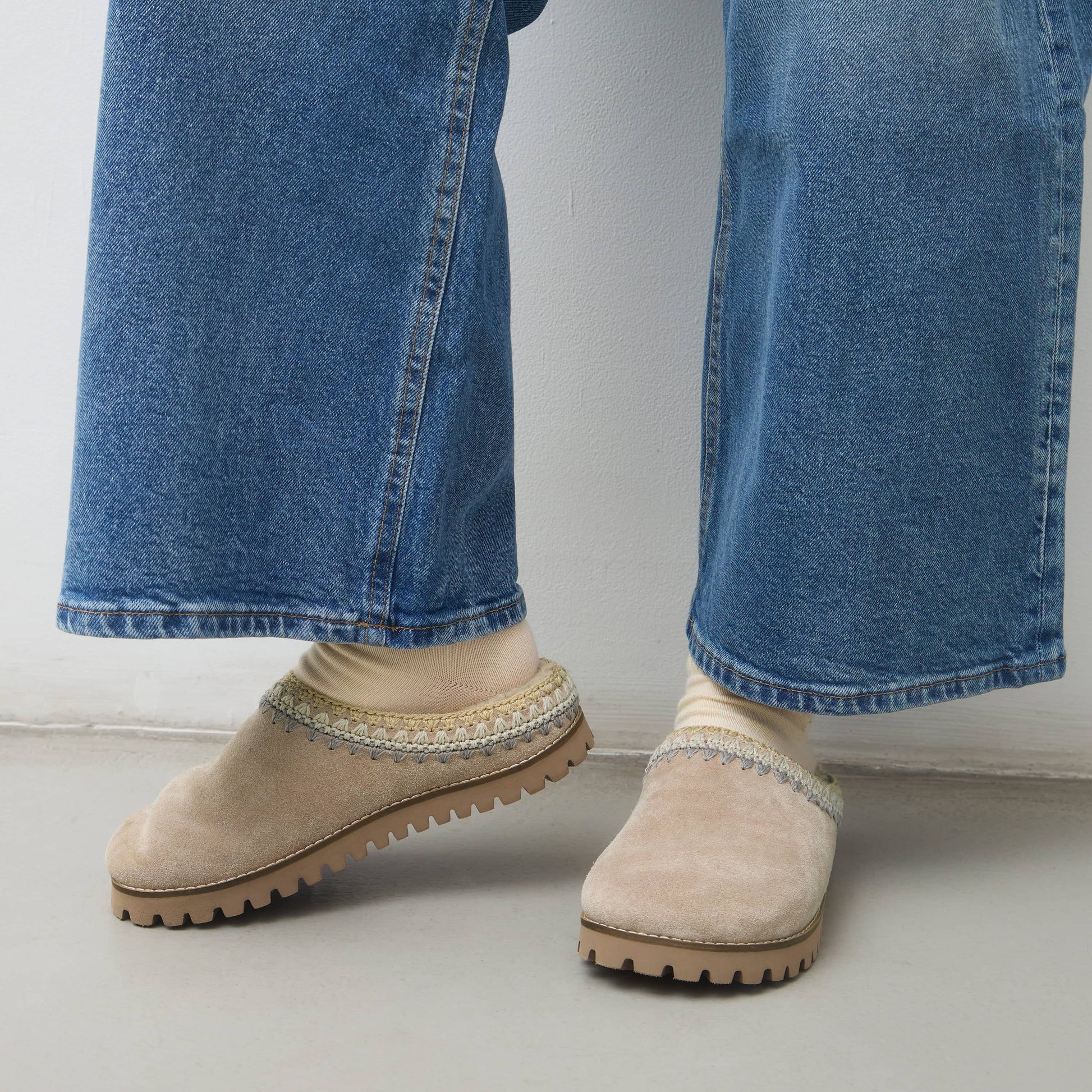 The Sak Bolinas Slip On Clog - Leather - Sand Shearling