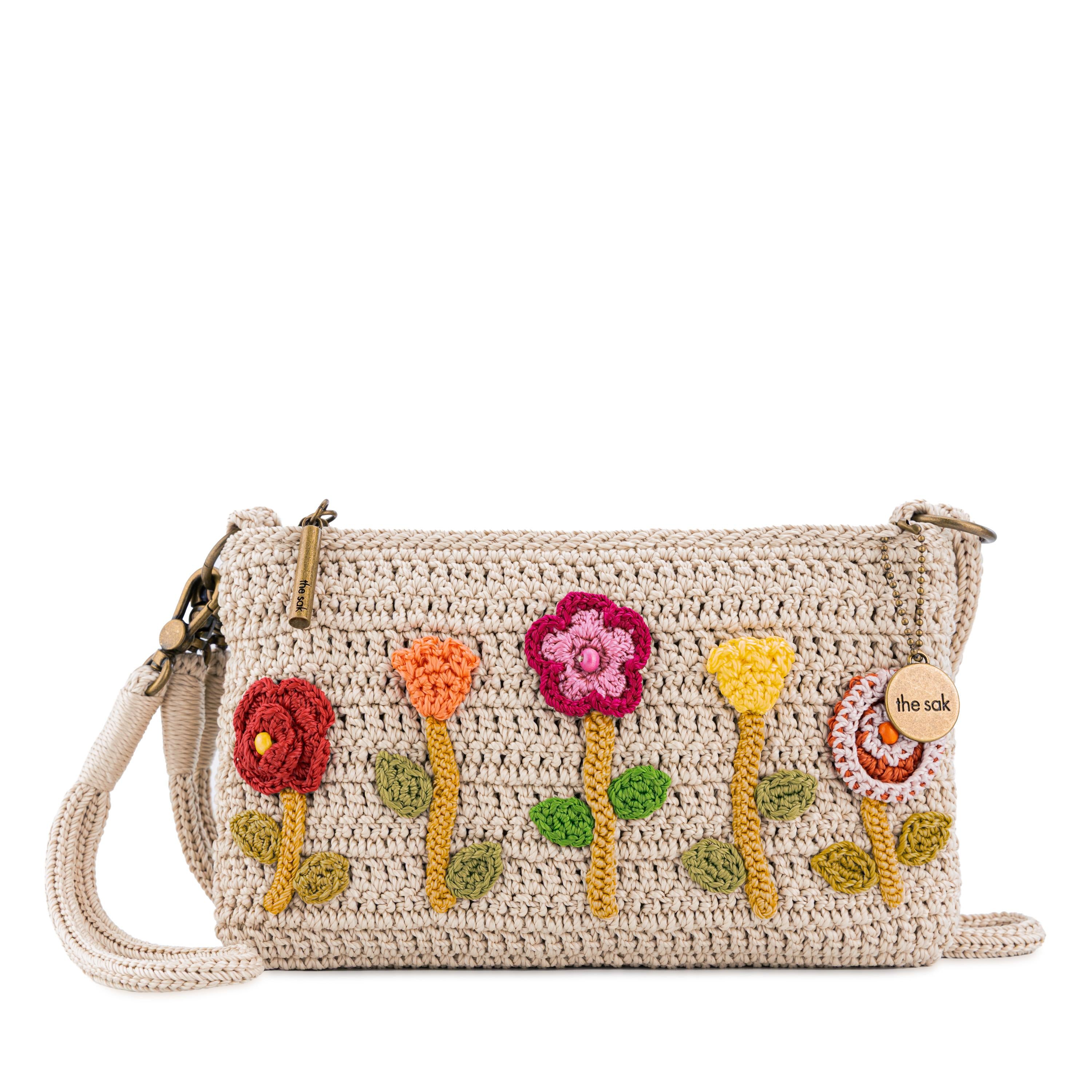 The Sak Vita Convertible Wristlet - Hand Crochet - Flower Ecru