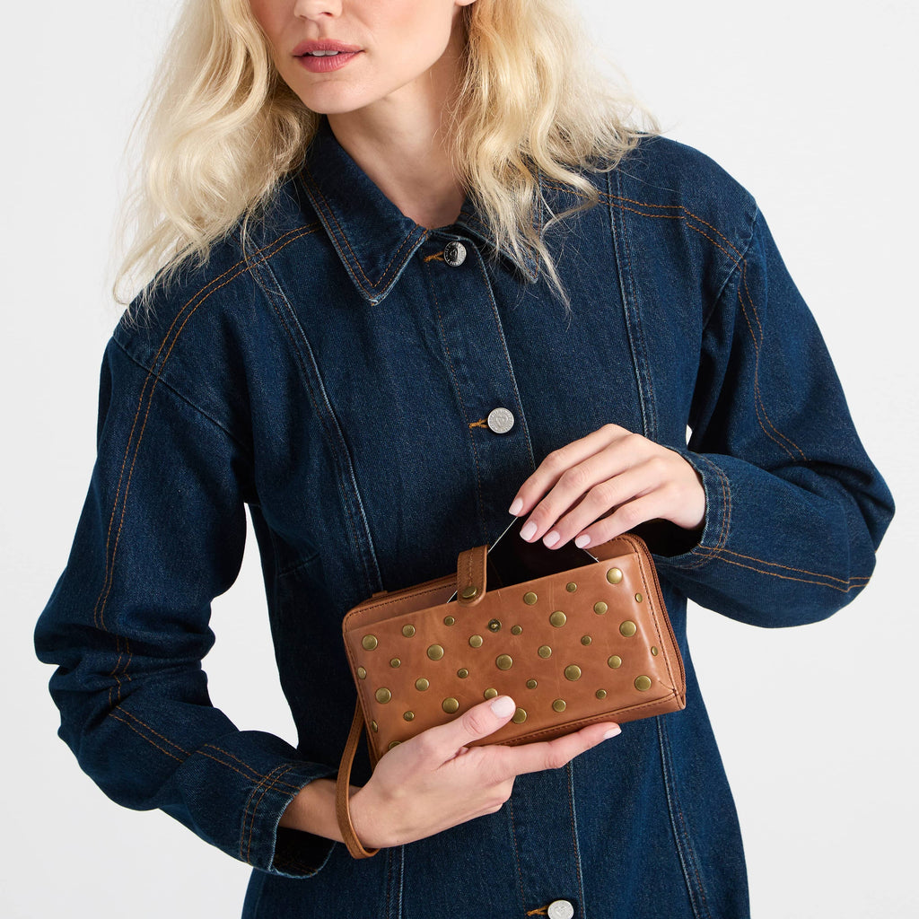 The Sak Iris Smartphone Wallet - Leather - Tobacco Gold Stud